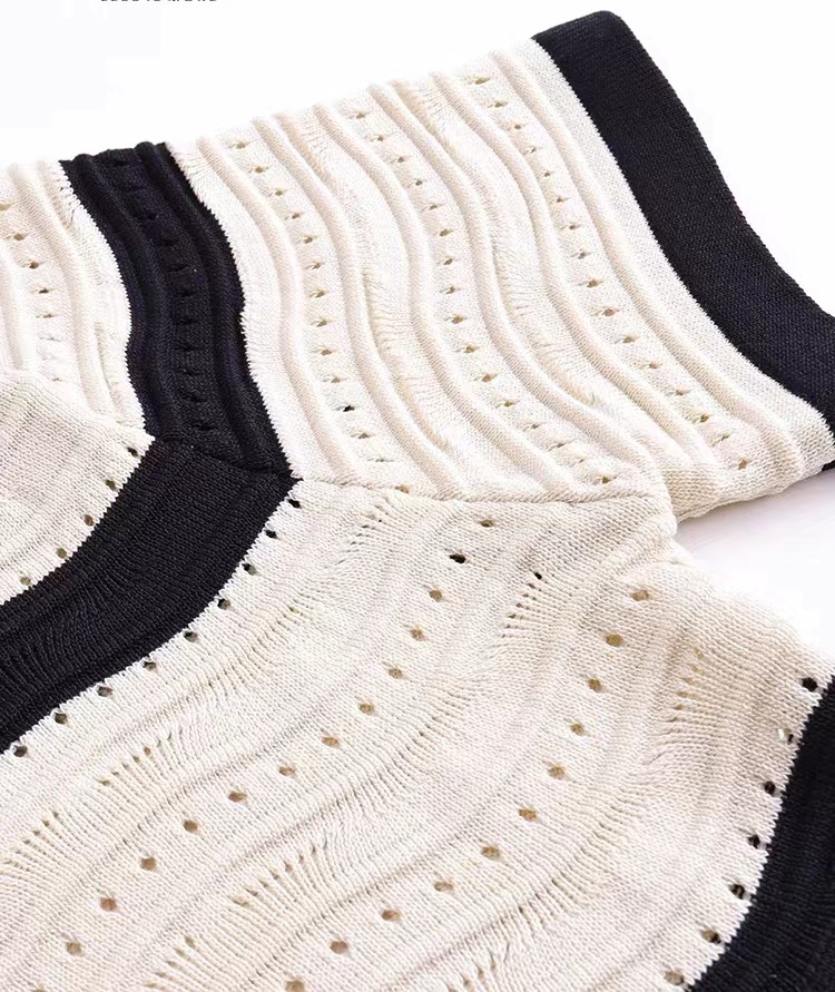 OEM Factory Custom Frühling Sommer Slim Kurzarm V-Ausschnitt Gestreiftes Damen Langes Strickpulloverkleid