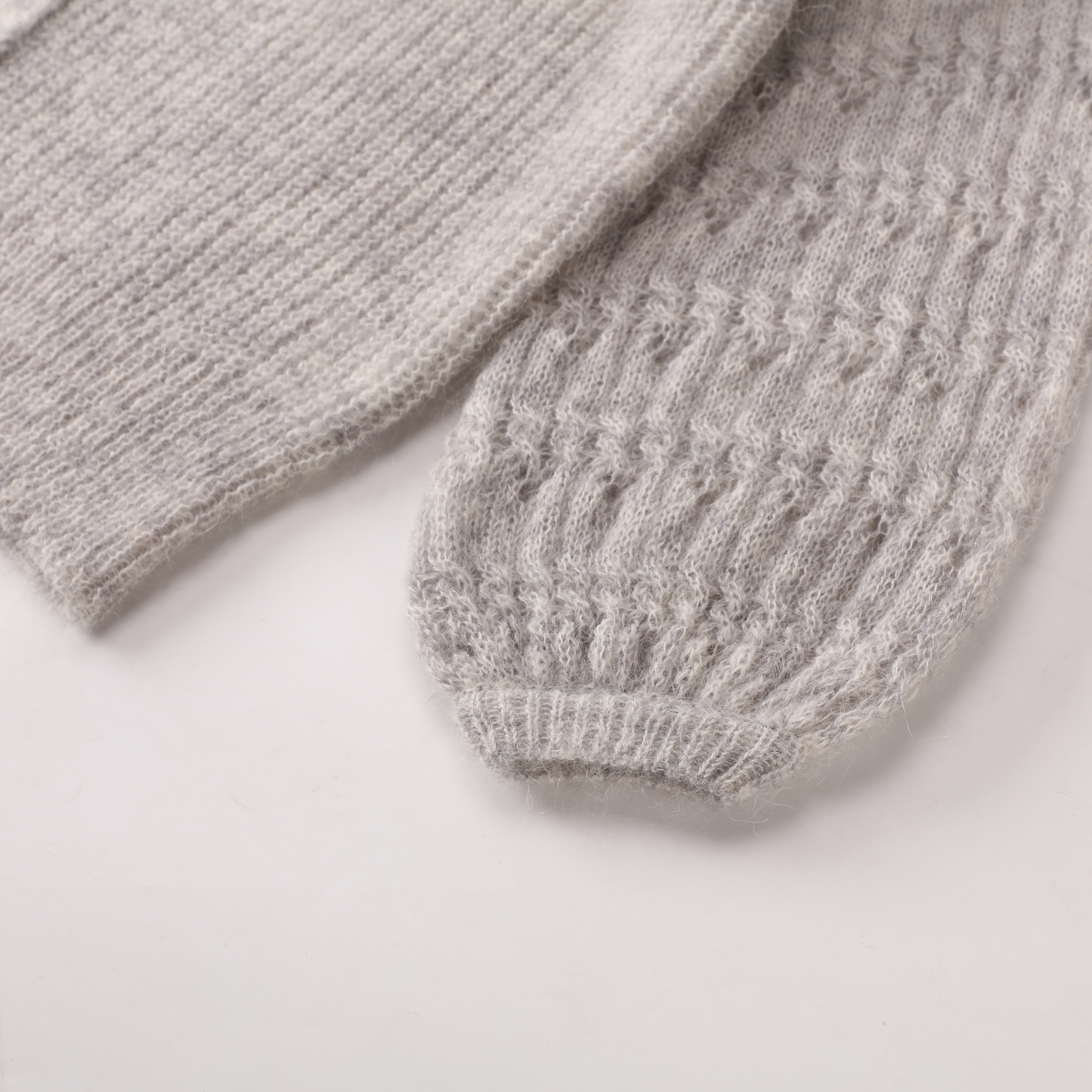 Winter OEM Custom Grau Langarm V-Ausschnitt Damen Strickpullover Strickjacke aus weicher Wolle für Damen