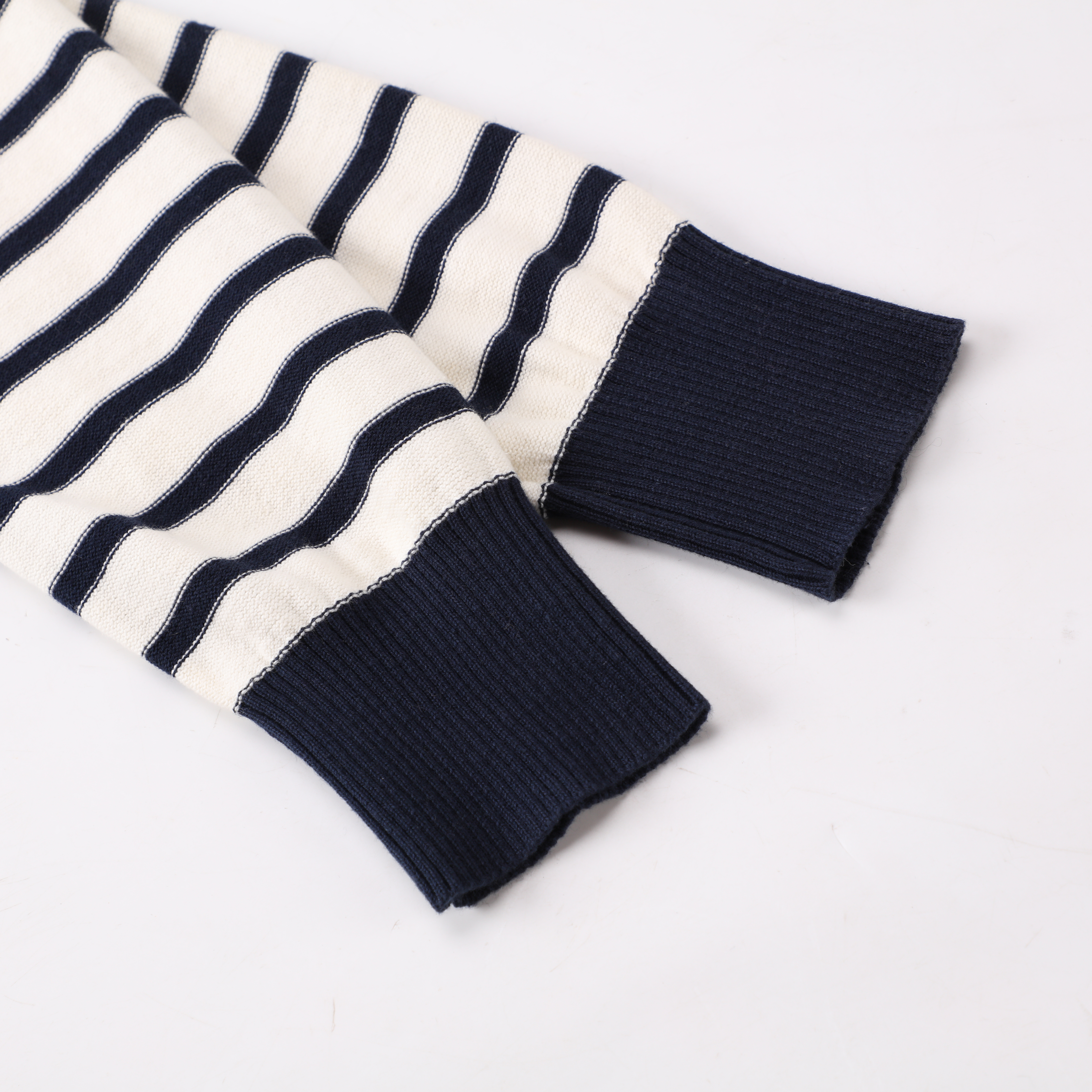 Winter OEM Custom Gestreifter Langarm V-Ausschnitt Lose Damen Damen Pullover Strickpullover