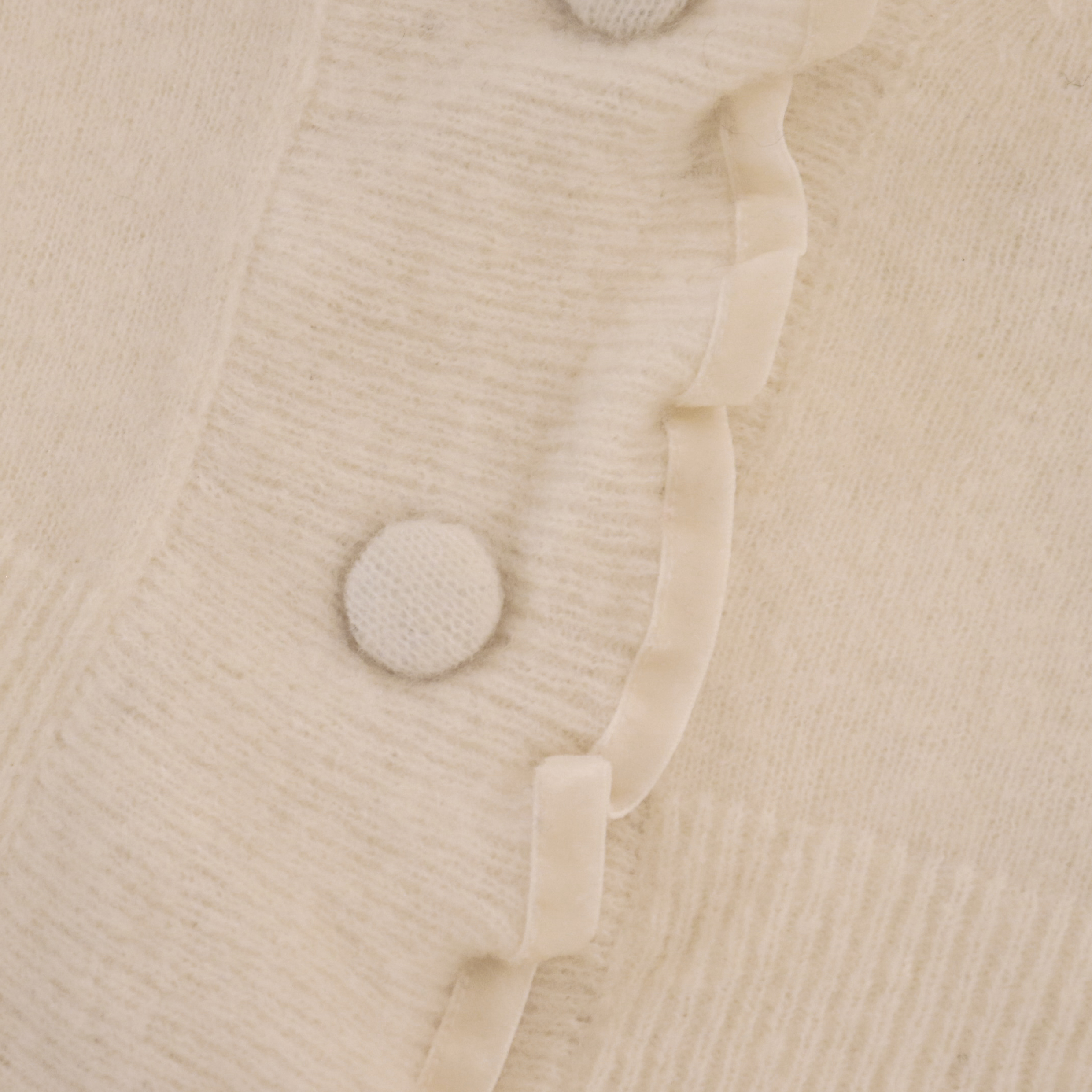 Soem-Fabrik-kundenspezifische weiße Blatt-Hülsen-Frauen-Damen-Kurzschluss-Strickpullover-Wolljacke