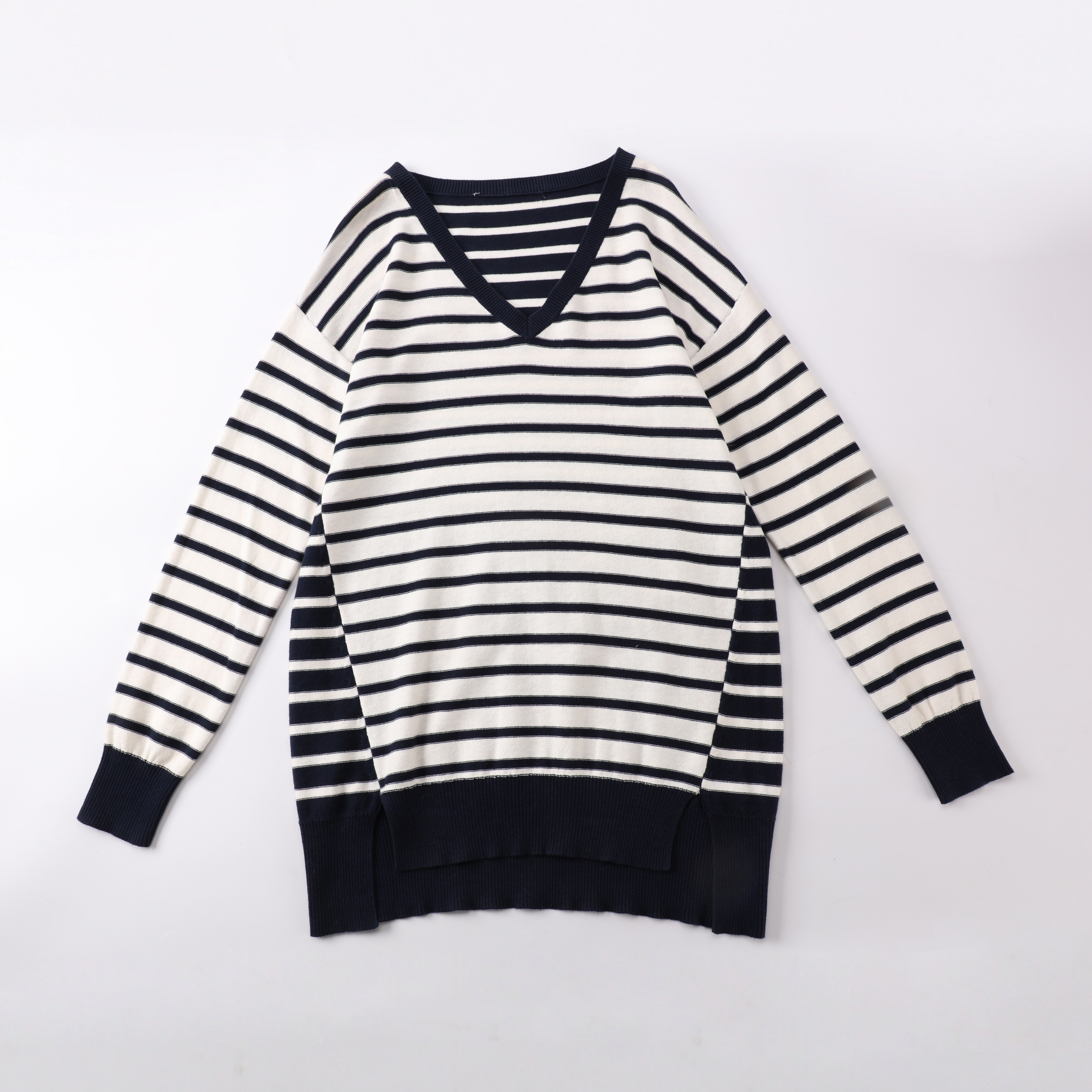 Winter OEM Custom Gestreifter Langarm V-Ausschnitt Lose Damen Damen Pullover Strickpullover