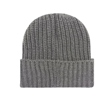 Strickbeanie Hats Vs. Woll Mützen: Was ist besser für kaltes Wetter?