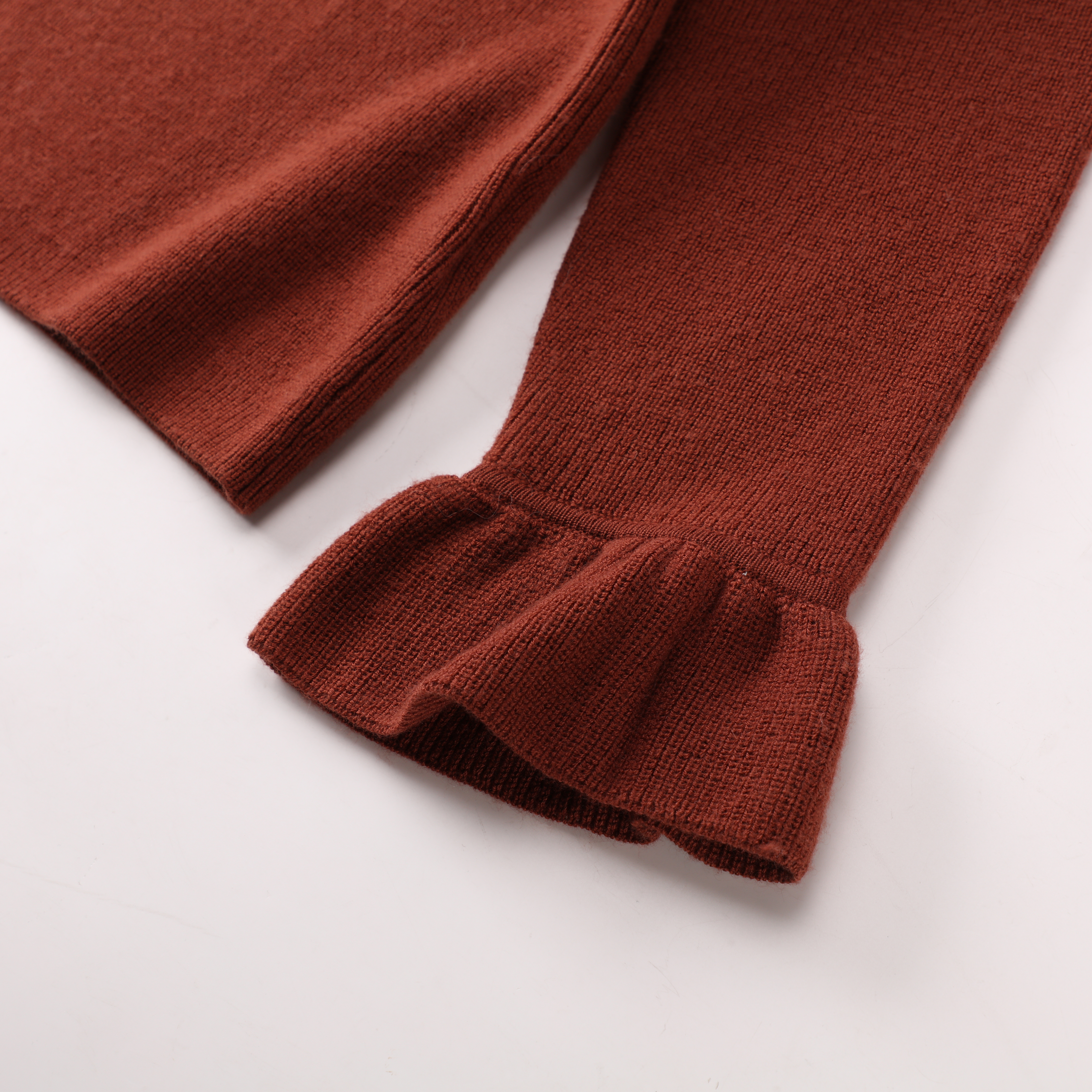 Winter OEM Custom Red Rüschenärmel V-Ausschnitt Damen Damen Pullover Strickpullover