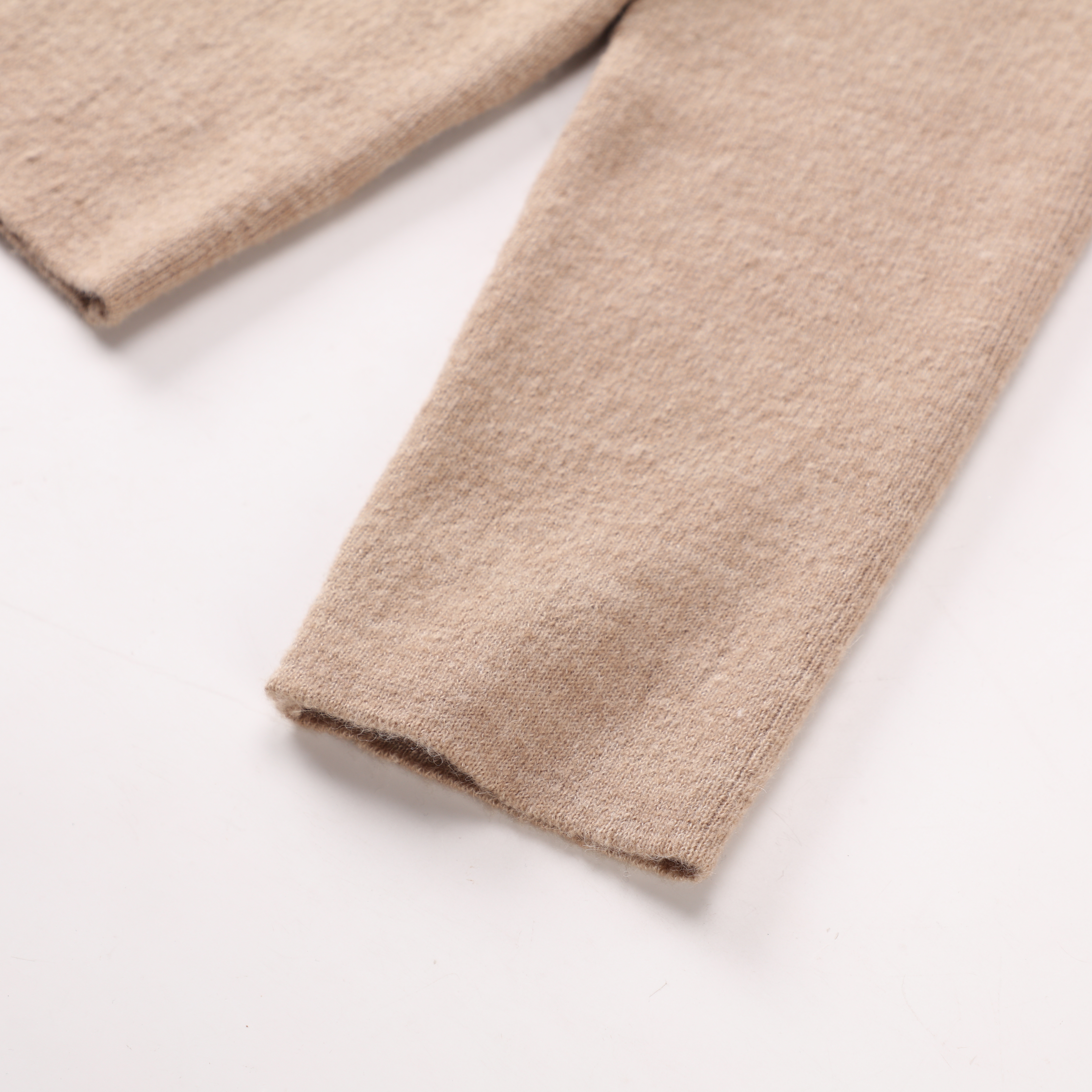 Herbst Winter OEM Factory Custom langärmeliger Rollkragenpullover mit ausgehöhltem Damen-Pullover