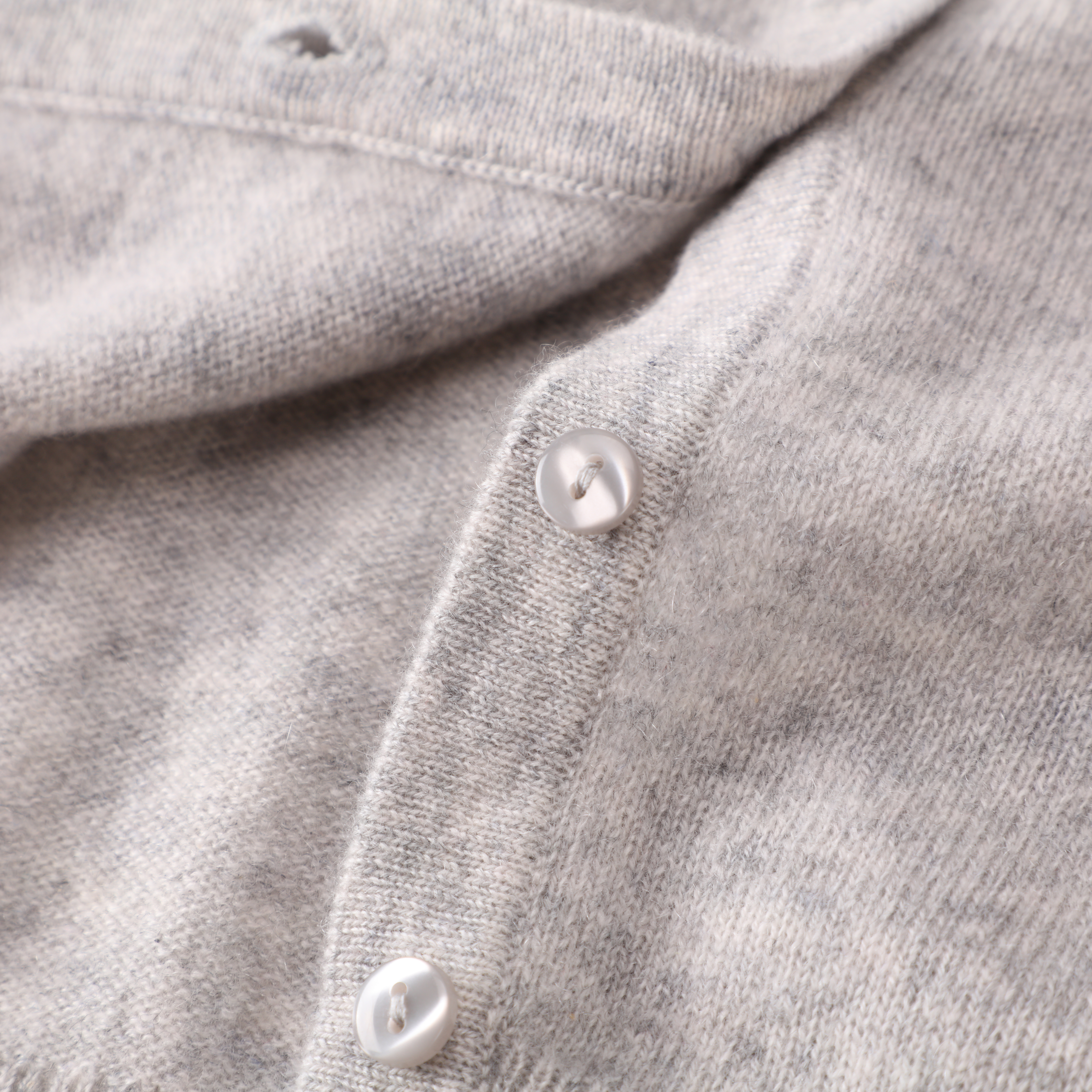 Frühlings-Herbst-Soem-kundenspezifischer grauer langer Hülsen-Woll-Frauen-Spitzen-Strickpullover-Strickjacke